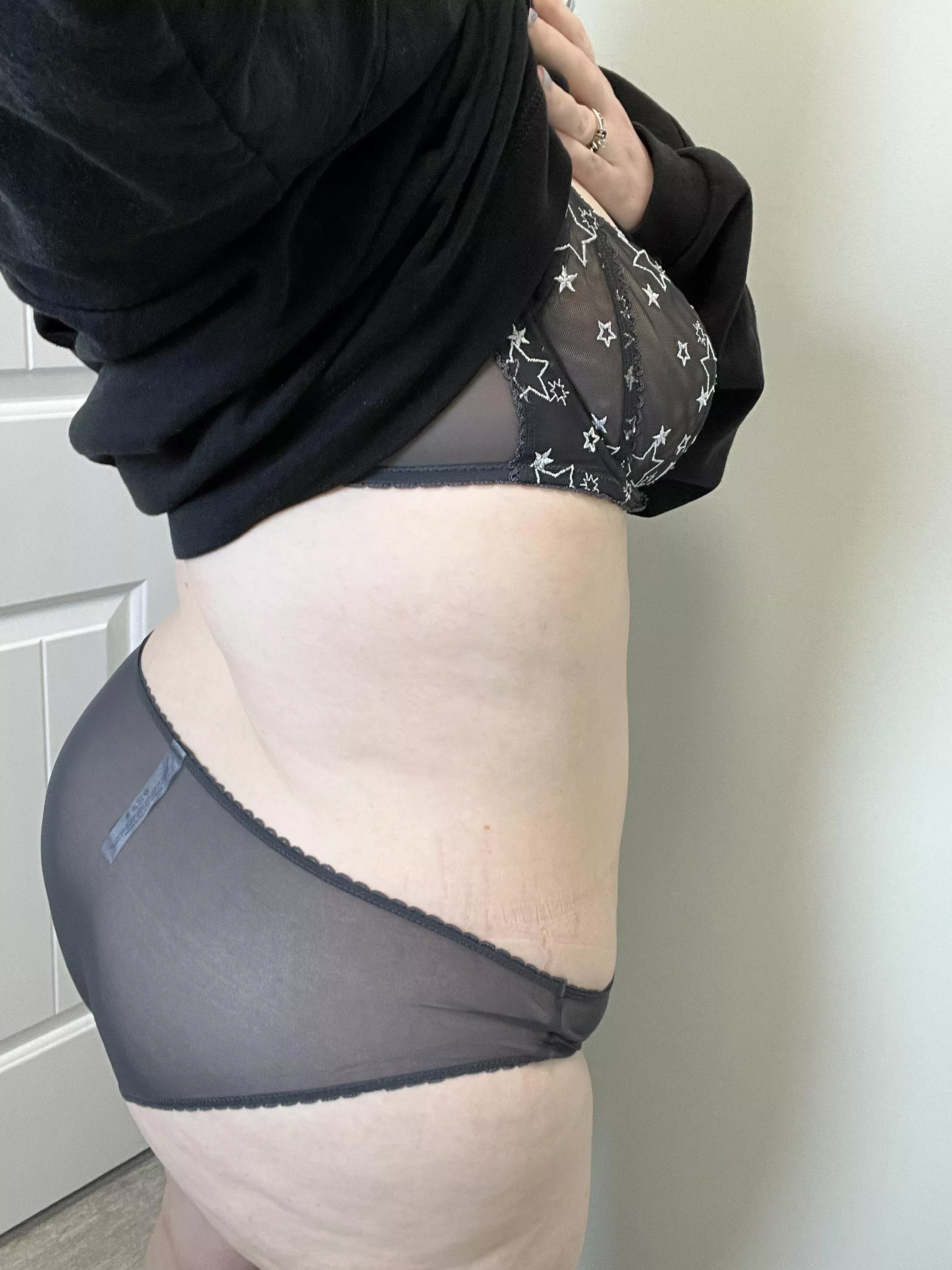 Flashing in the lunch room [f]