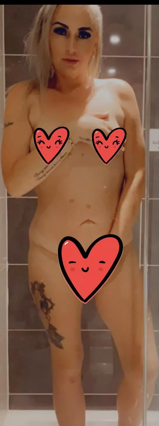 Fun mum in the shower