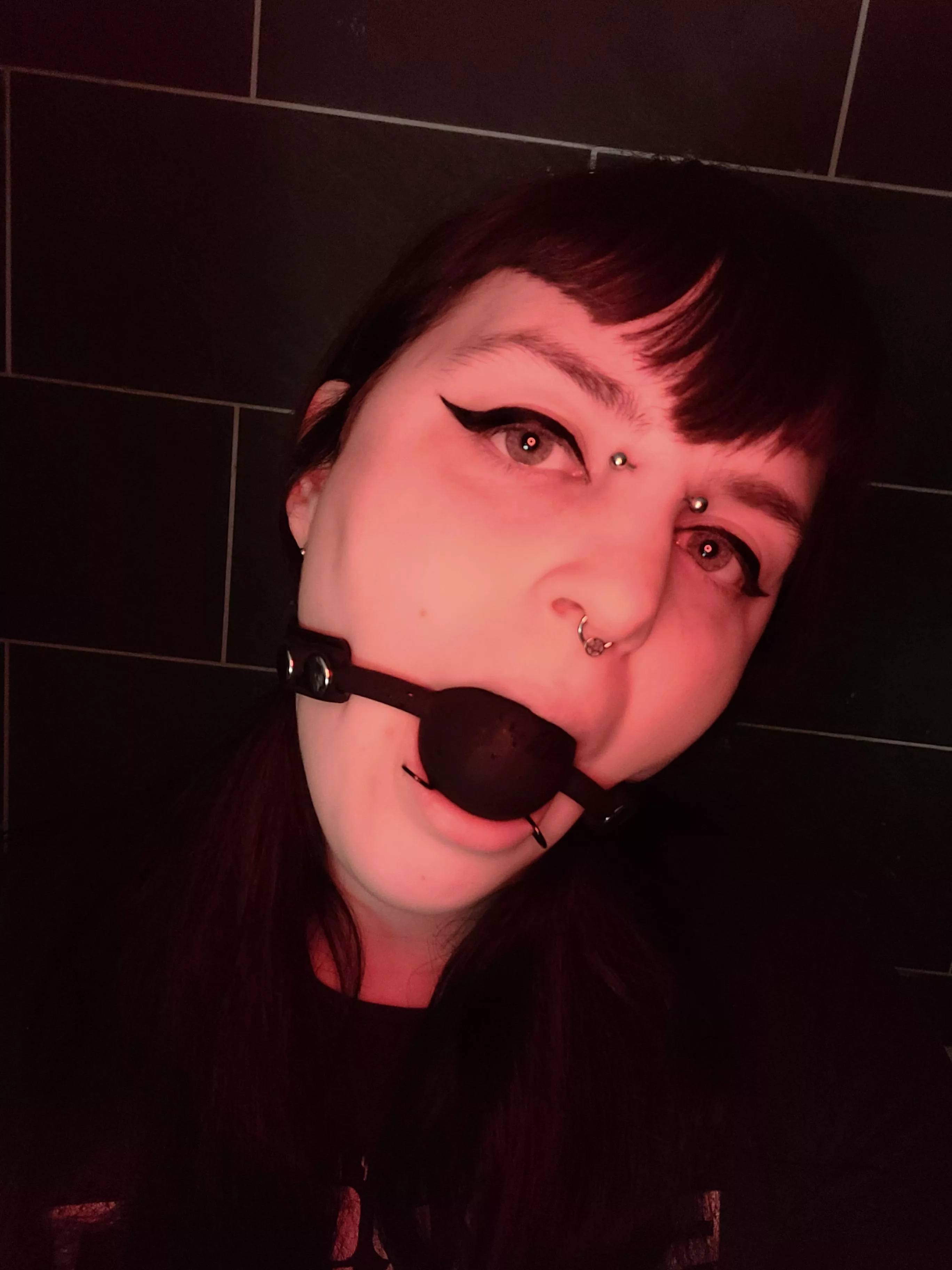 Gag me & I'll be a good girl 🖤