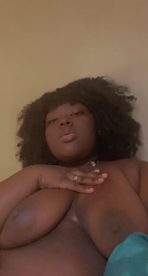 How could you resist a goddess with these tits? You can’t 🤎