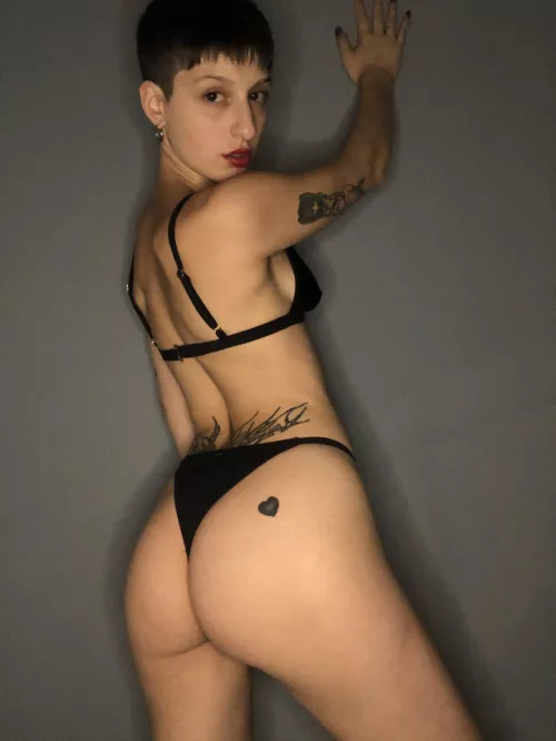 How do you prefer girls? Naughty or Saints? 💞😈