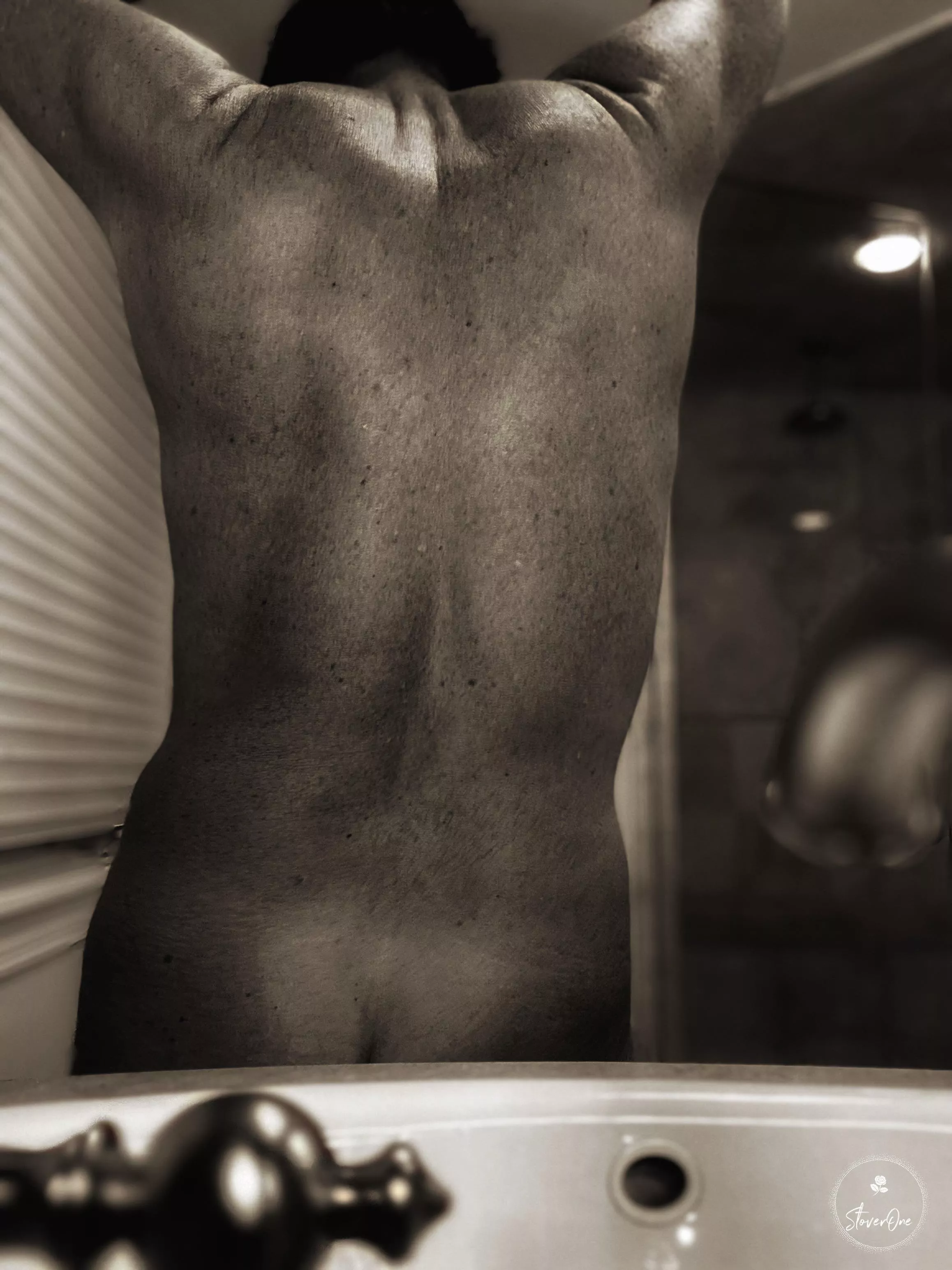 I feel you everywhere, I look for you in everything. You shined your light on every pore of my body, and released unimaginable pleasure.🌹