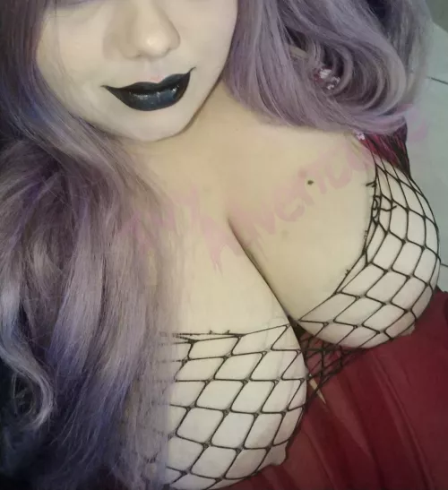 I heard you are into big boobs 😁