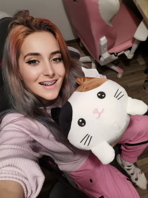 i just got my first birthday gift <3 I'm so happy!