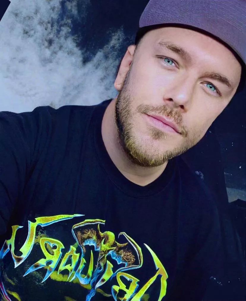 I keep having severe panic attacks followed by existential dread ever since I turned 30. Has this happened to anyone else?