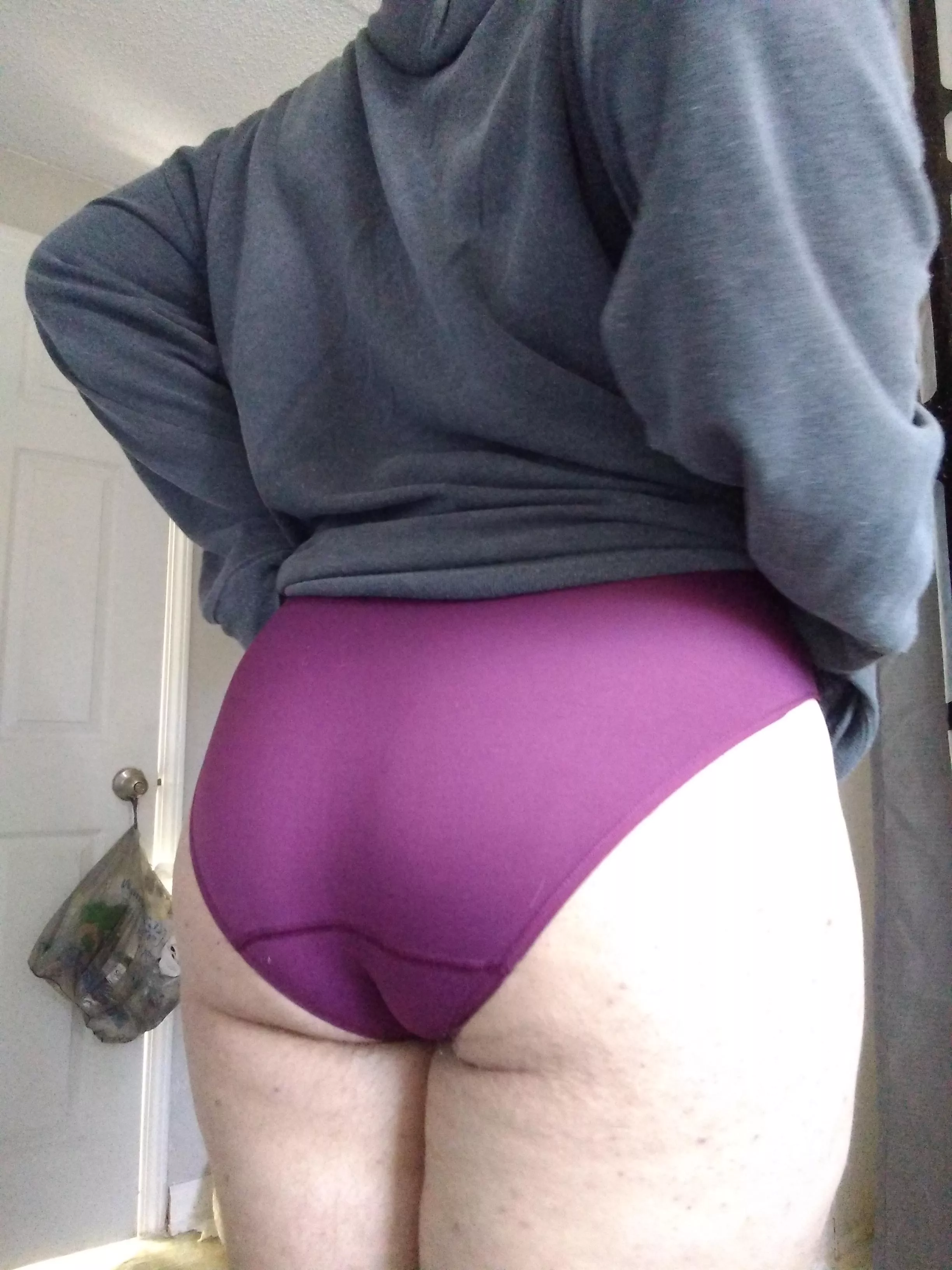 I like the idea of cheating on my wife with a guy and taking his cock behind her back.