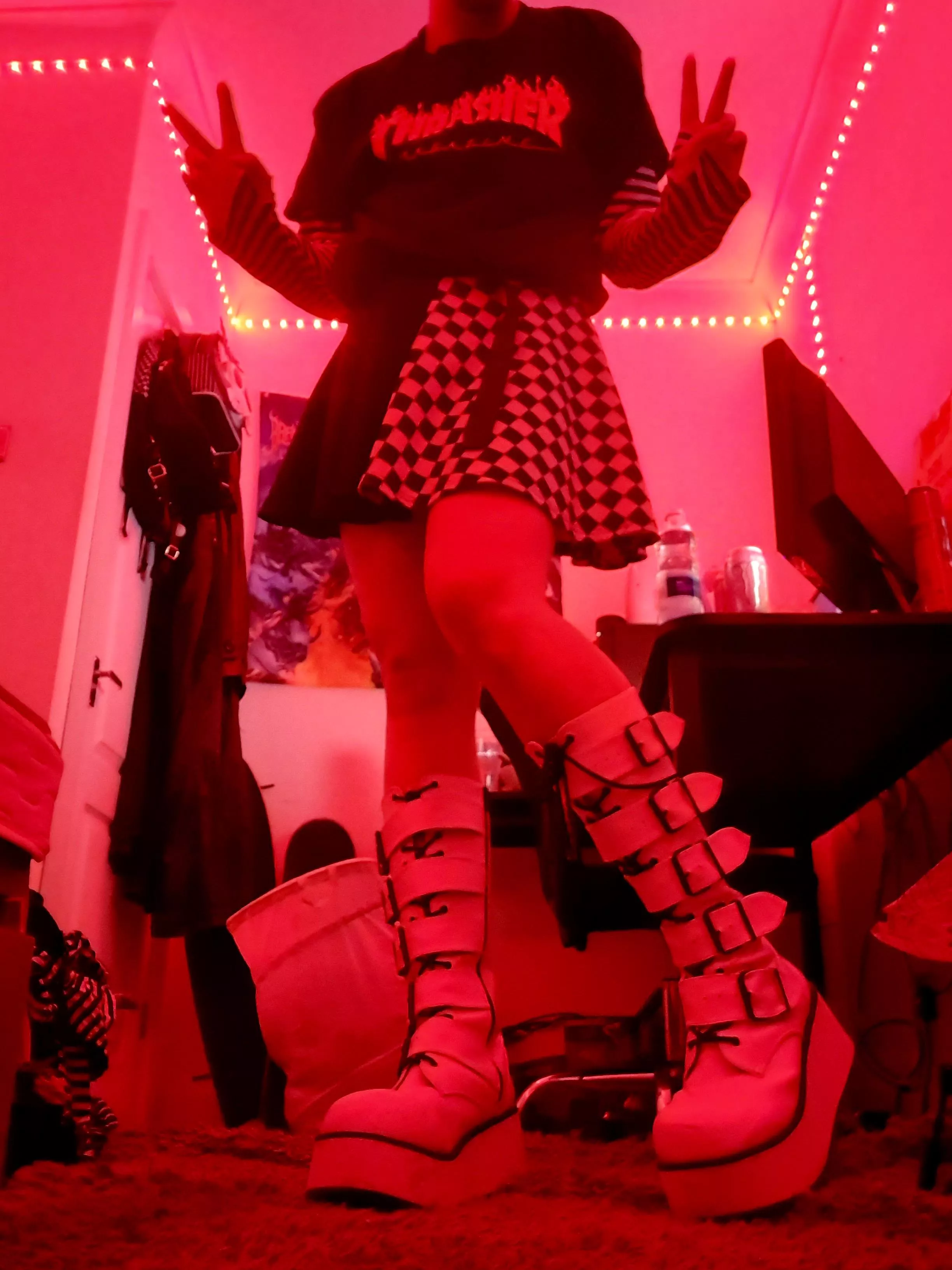 I need friends 🥺👉👈