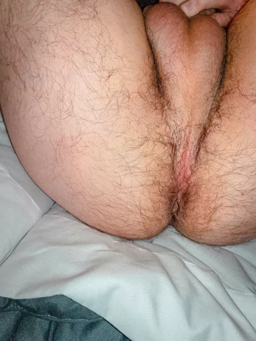 I want to feed you my hairy hole for breakfast