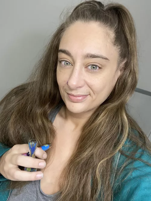 I'll smoke while you eat my pussy.