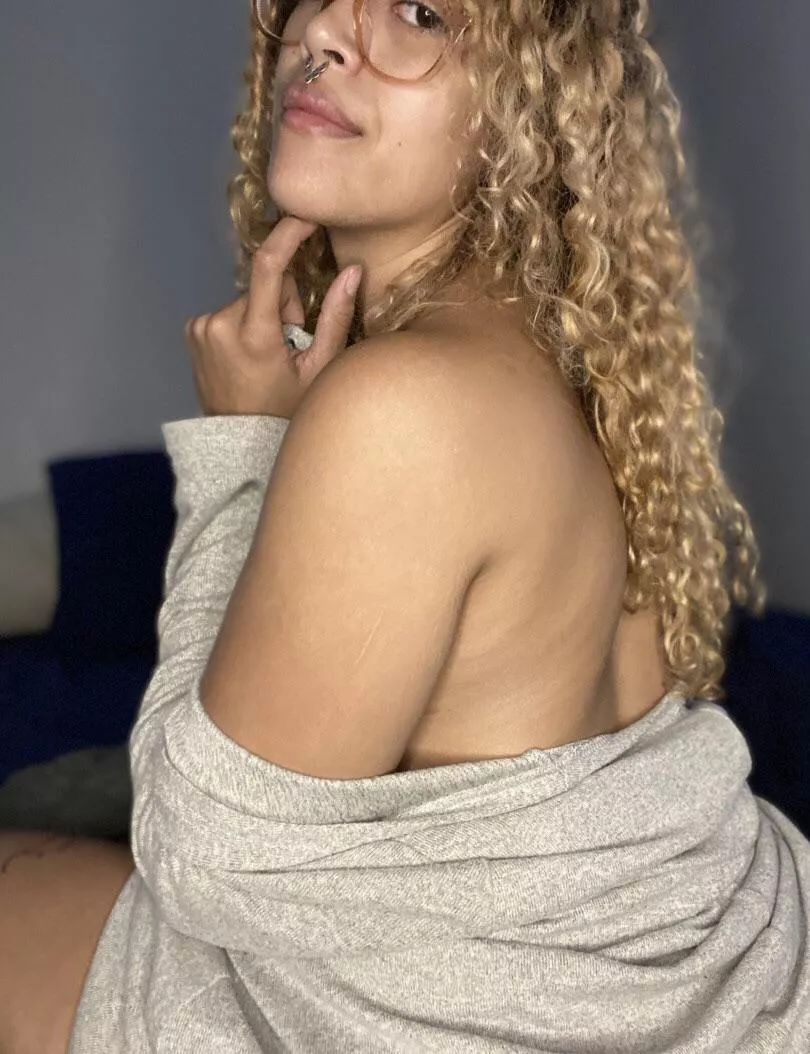 I’m a jealous girl be but I love men who brag, tell me how you hit on my friends, how my mother was on her knees. I need a Ex bf that cucks me.