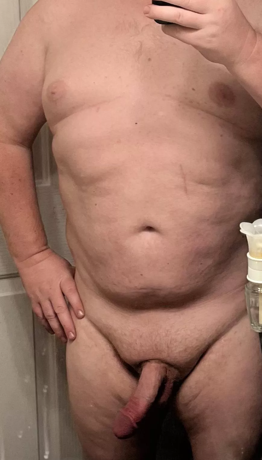 I’ve put a few pounds back on the dad bod.. but I’m still hung well.. Ladies, wanna see how big it gets when it’s hard?? Come talk dirty to me..