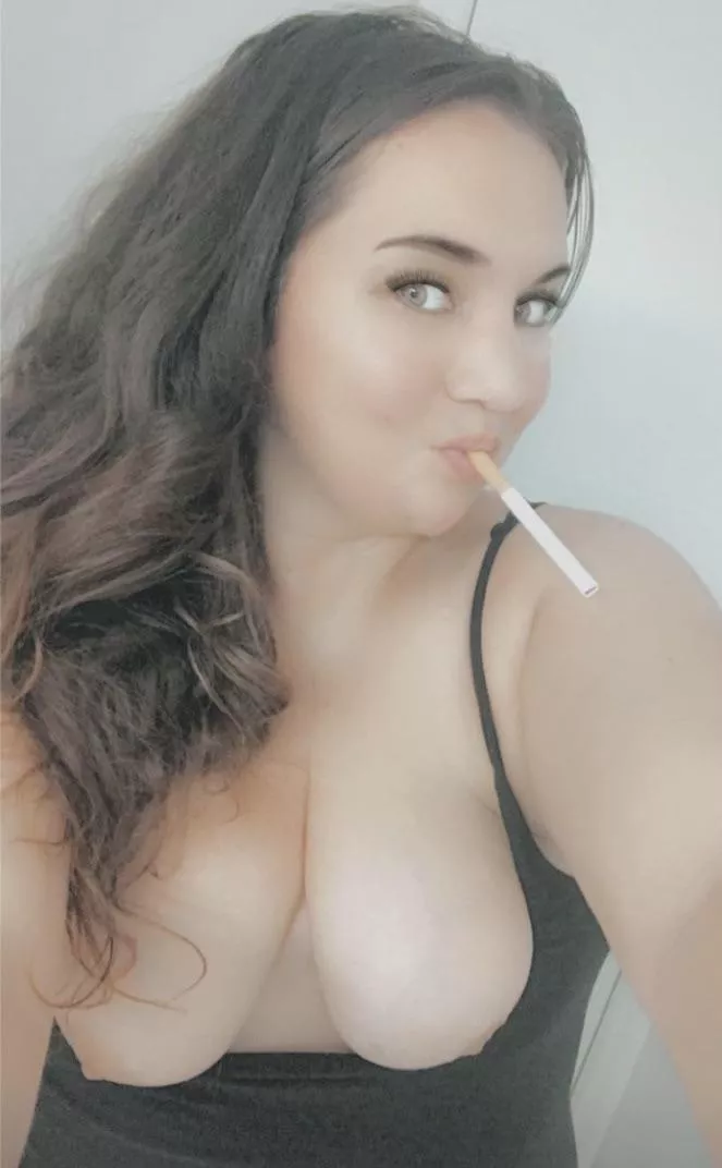 Just a regular humpday dangle selfie 😇