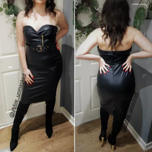 Leather dress from the front or back? 🖤🍑