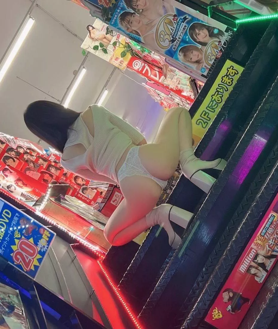 Letting an old man take pictures of me [18F]