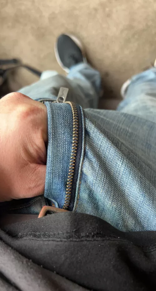 Literally dying to hear a twink fart rn