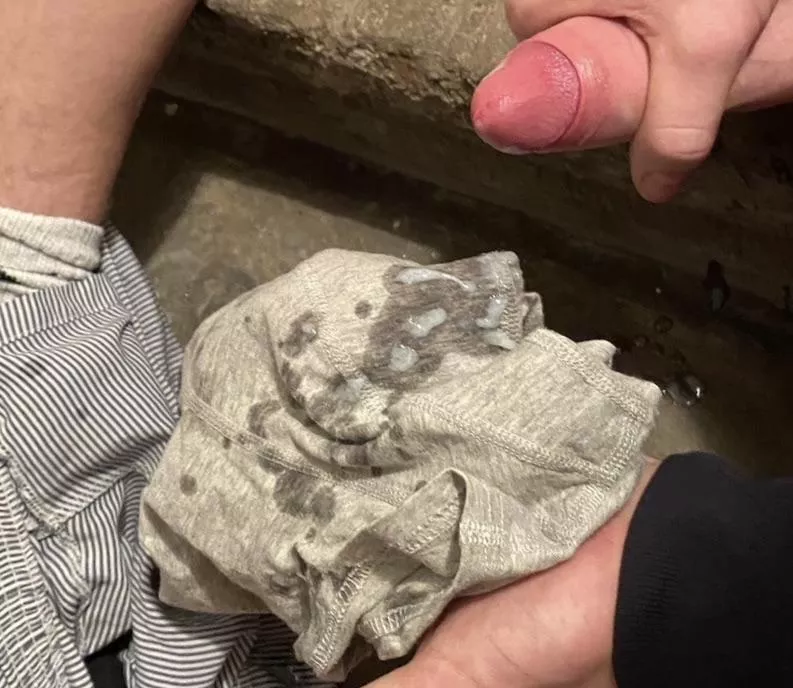 Made a mess in these grey undies 🤤