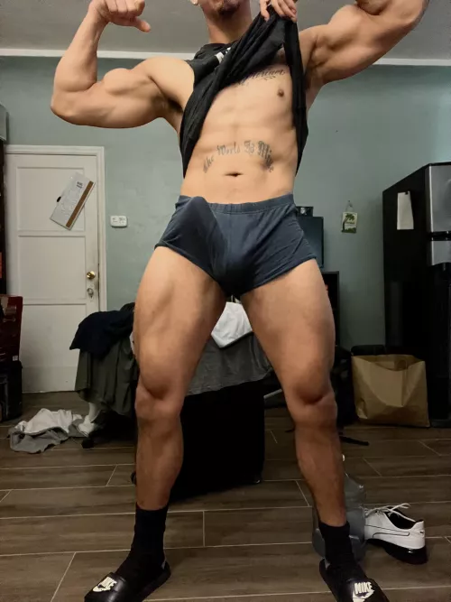 My bicep peaks look good here