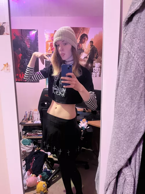 National exposed tummy day >:3