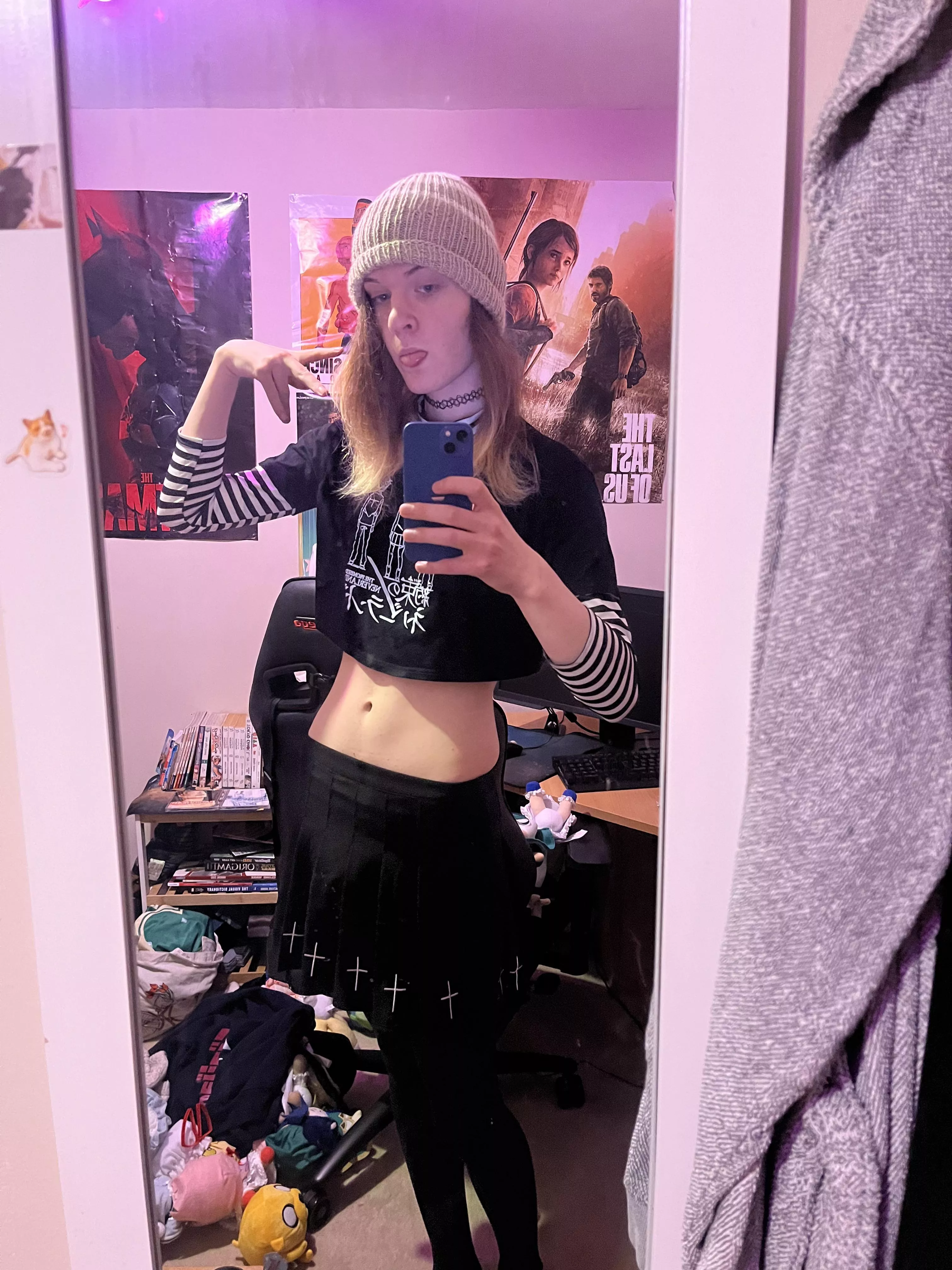 National exposed tummy day >:3