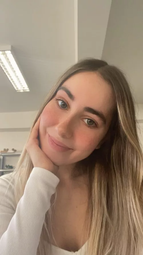 school selfie checkkk! 💕😌 F20