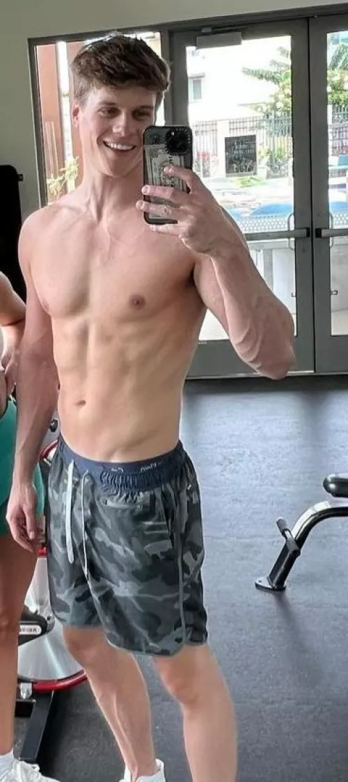 Soo Kyle is still hot af 🥵