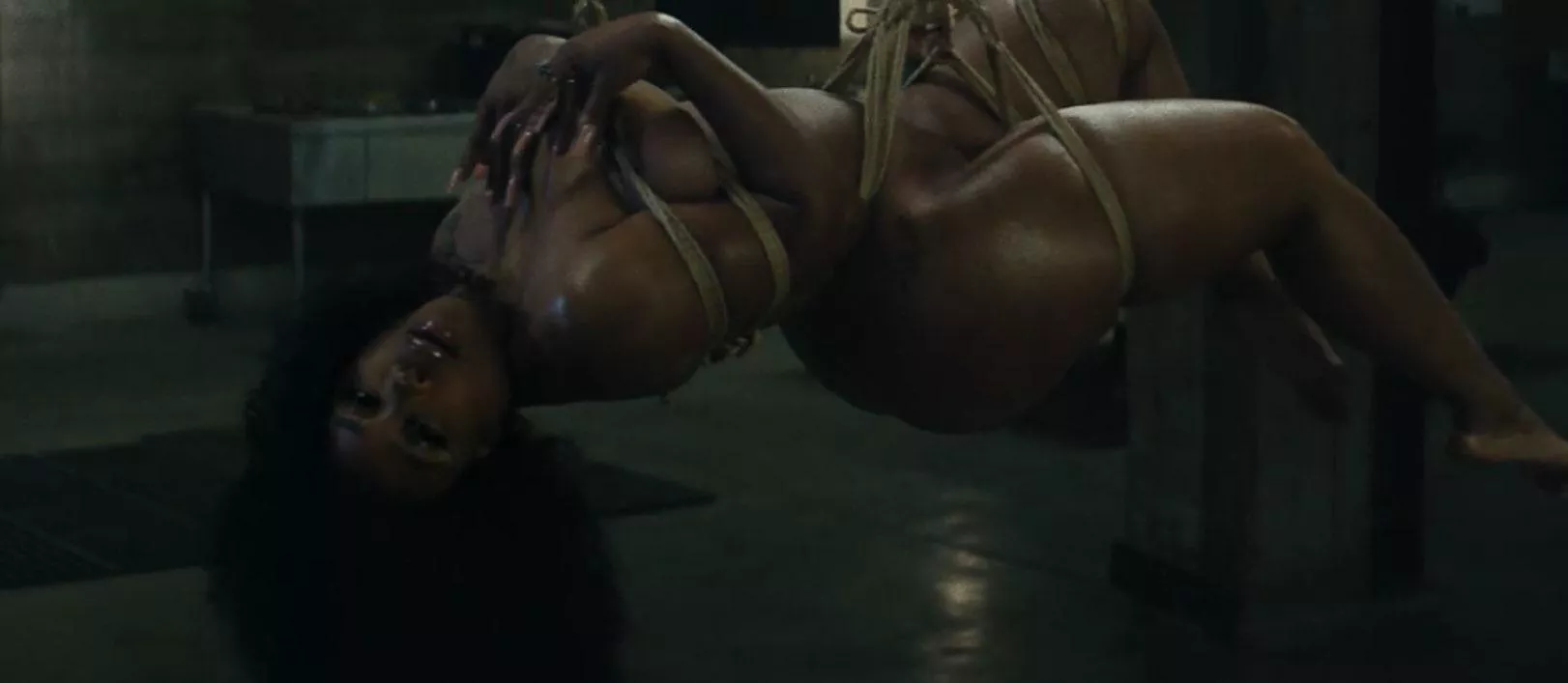 SZA tied up for our entertainment