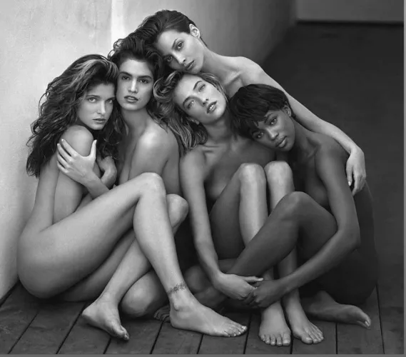 The most iconic “supermodel” shot of the 1990’s. Stephanie Seymour, Cindy Crawford, Christy Turlington, Tatjana Patitz & Naomi Campbell.
