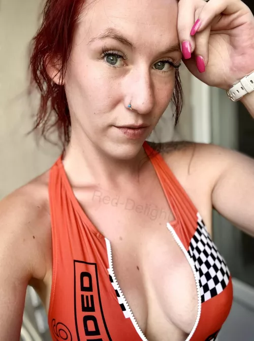 The zip goes all the way down