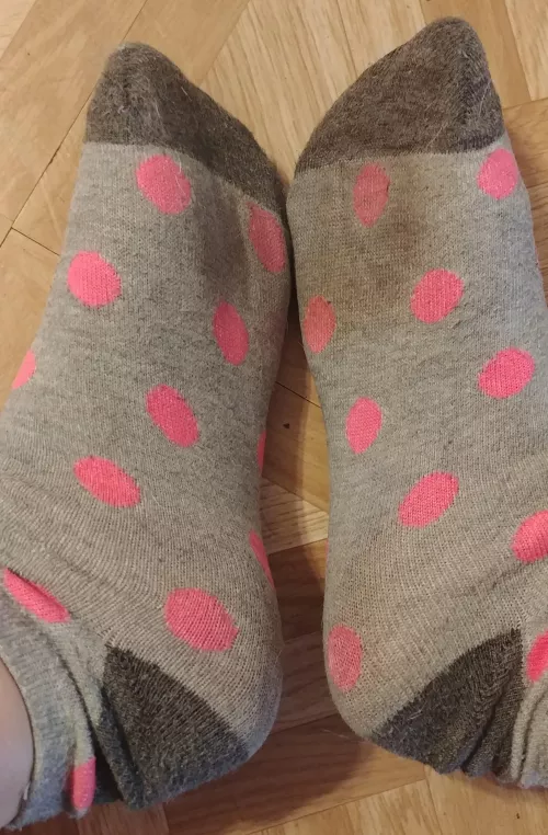 These have been worn for 9 days so far. To the gym, during my busy serving shifts, and for some yard work. Message me to get them shipped today, or i can keep wearing them for you!