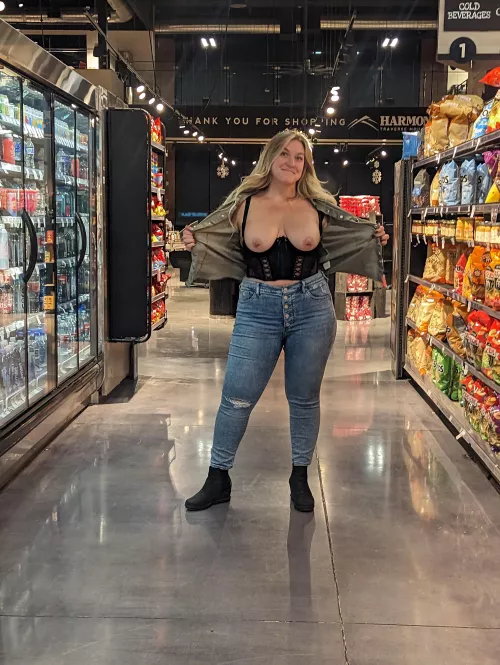 Tits, Chips & Beer. Shopping with BabynTony.