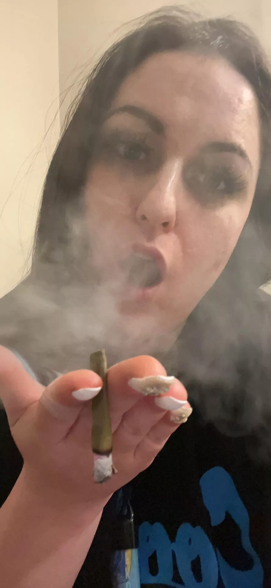 We can all just smoke and cum 😍