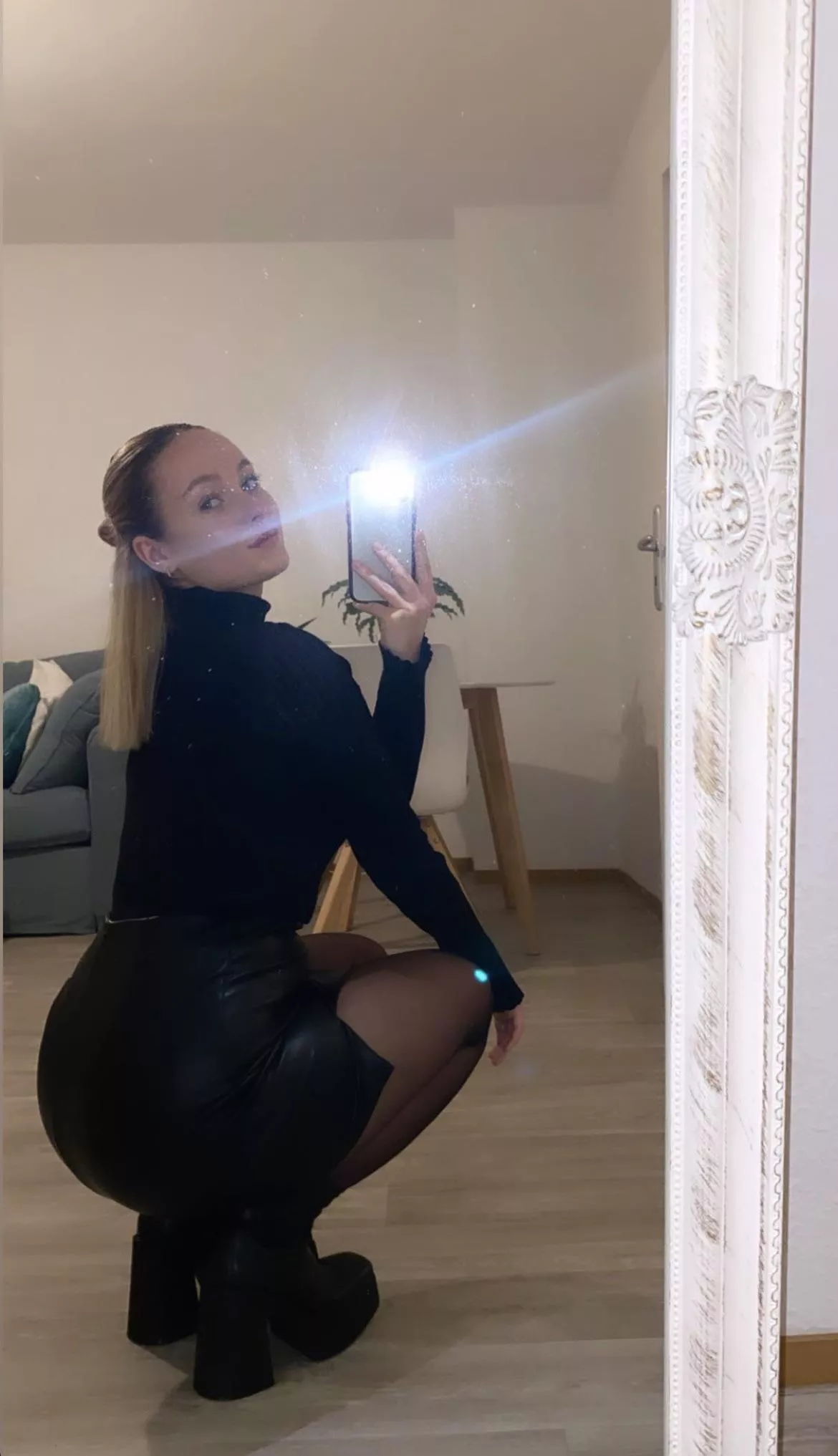 When I knee down I’m to smoll for a BJ 🤫