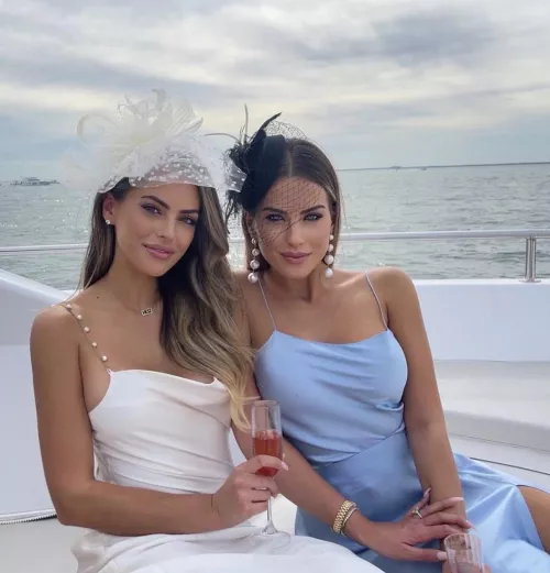 Which one? 🤍 💙