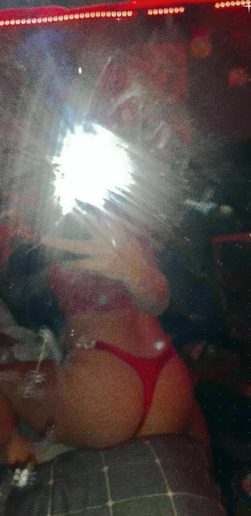 Who wants to trade pics of my sexy gf