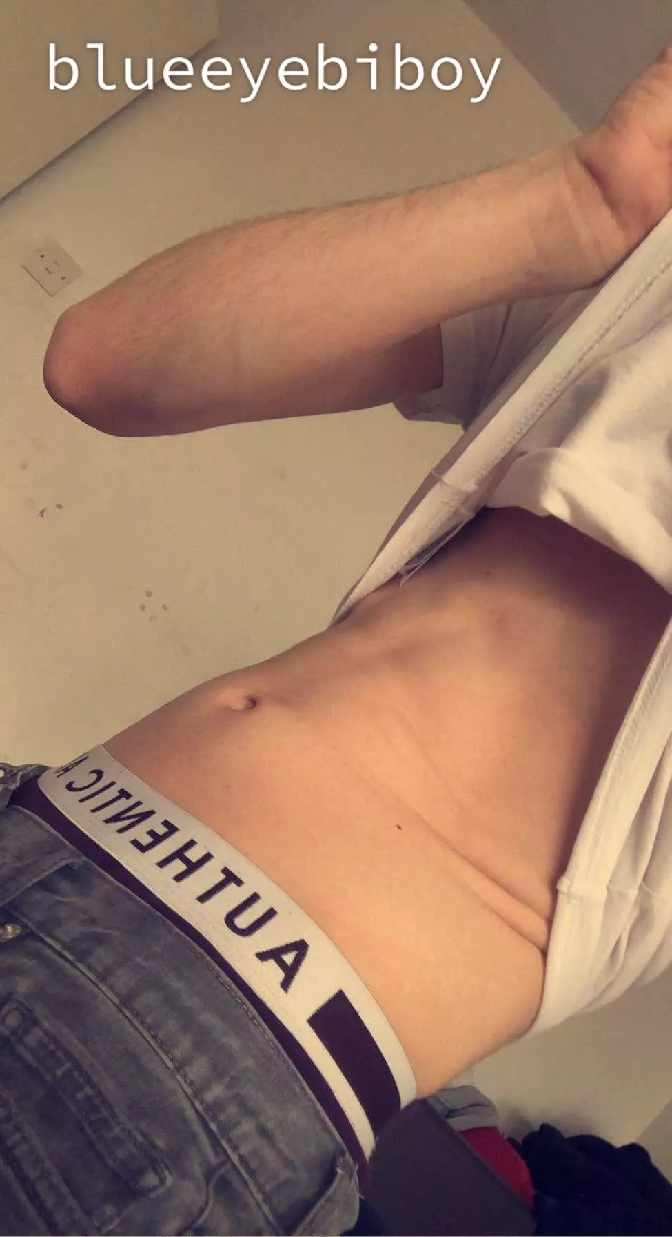 18 year old twink 😈 add my snap: blueeyebiboy