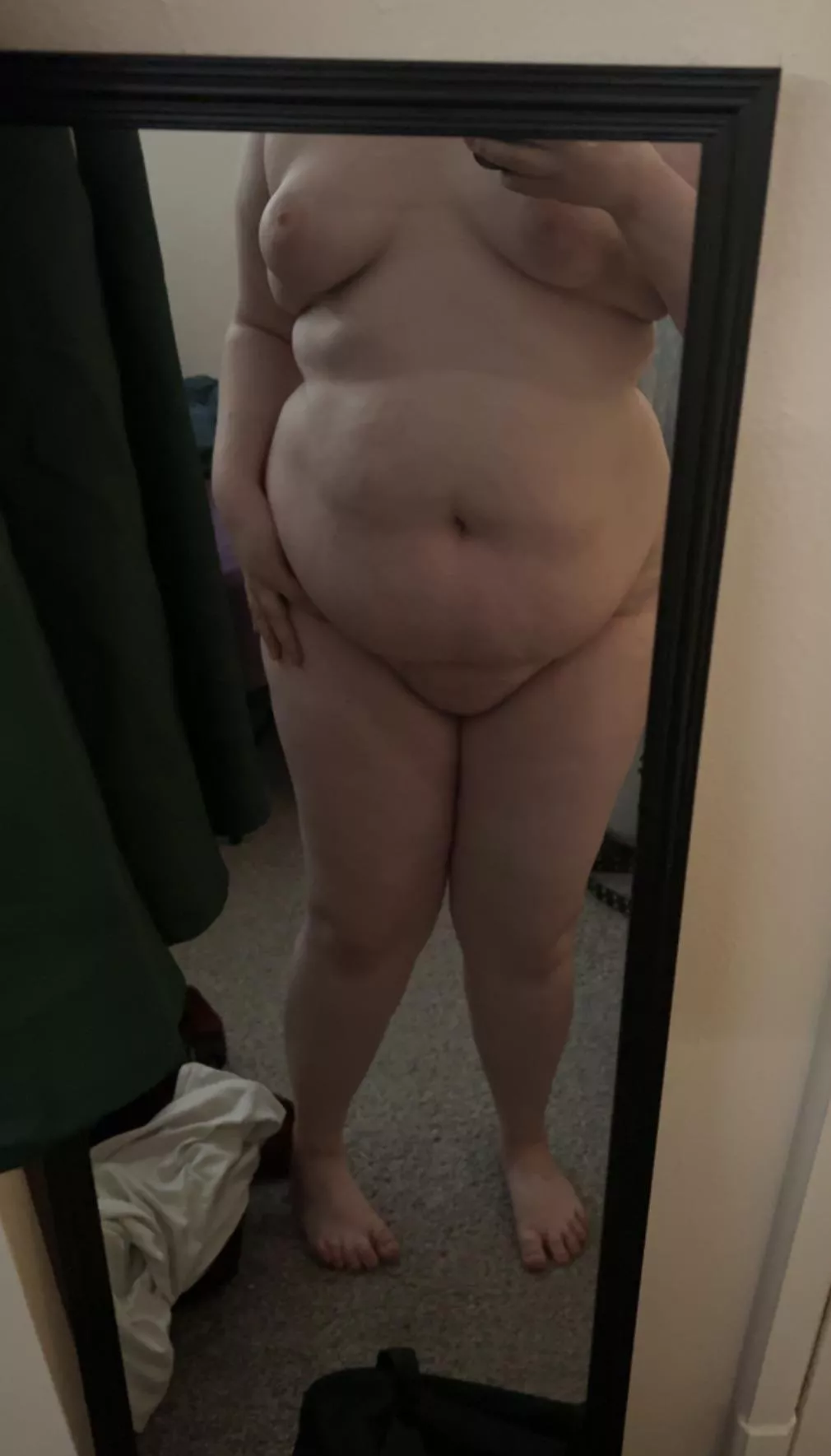 19, 5’3, 220lbs. Self conscious 😓