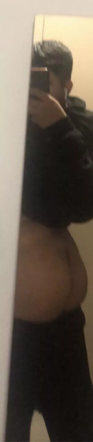 19 uk Pakistani chubby ish boy with a fat ass. looking for confident hot guys to snap back & fourth with. Muscles+ dirty talk ++ send me a face pic (live only) with asl when you add me or be ignored. Snap = fxhvrz.