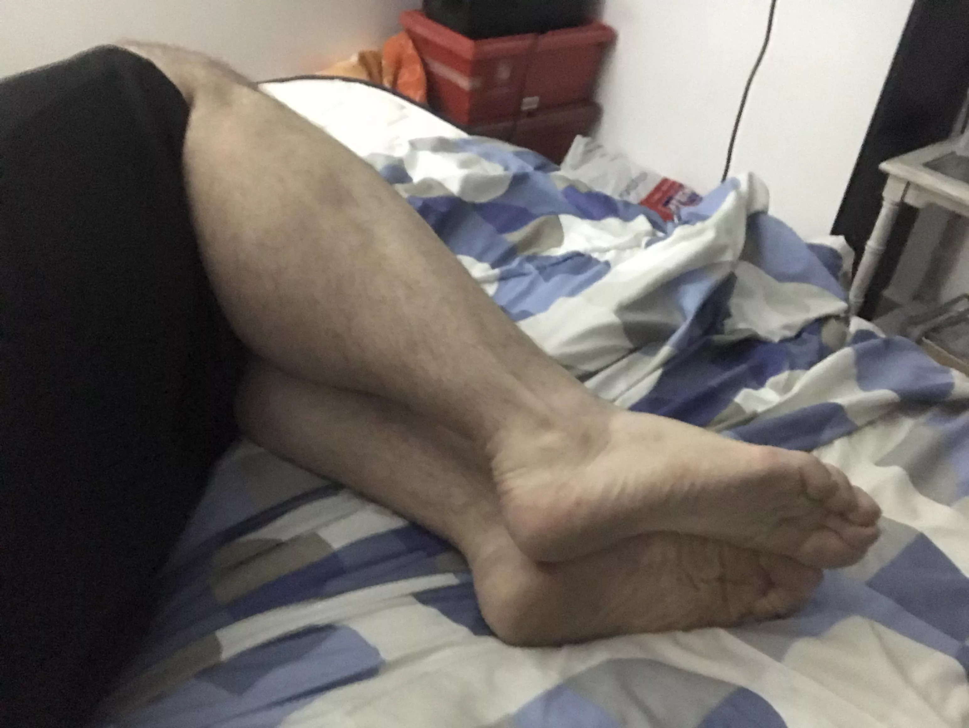 25yo down to chat :)