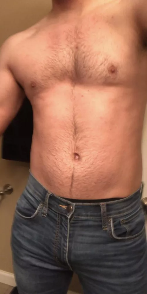 6’4” 230 lbs. Should I grow my chest hair out?