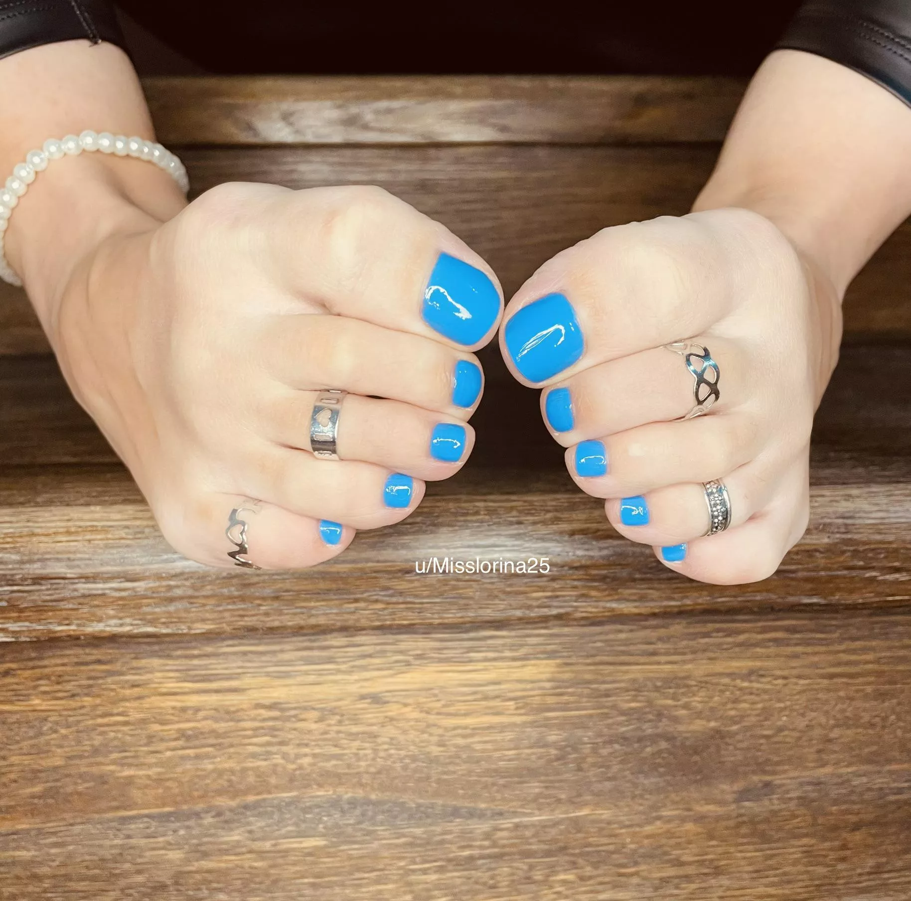 A lot of love with my toe rings😏💍