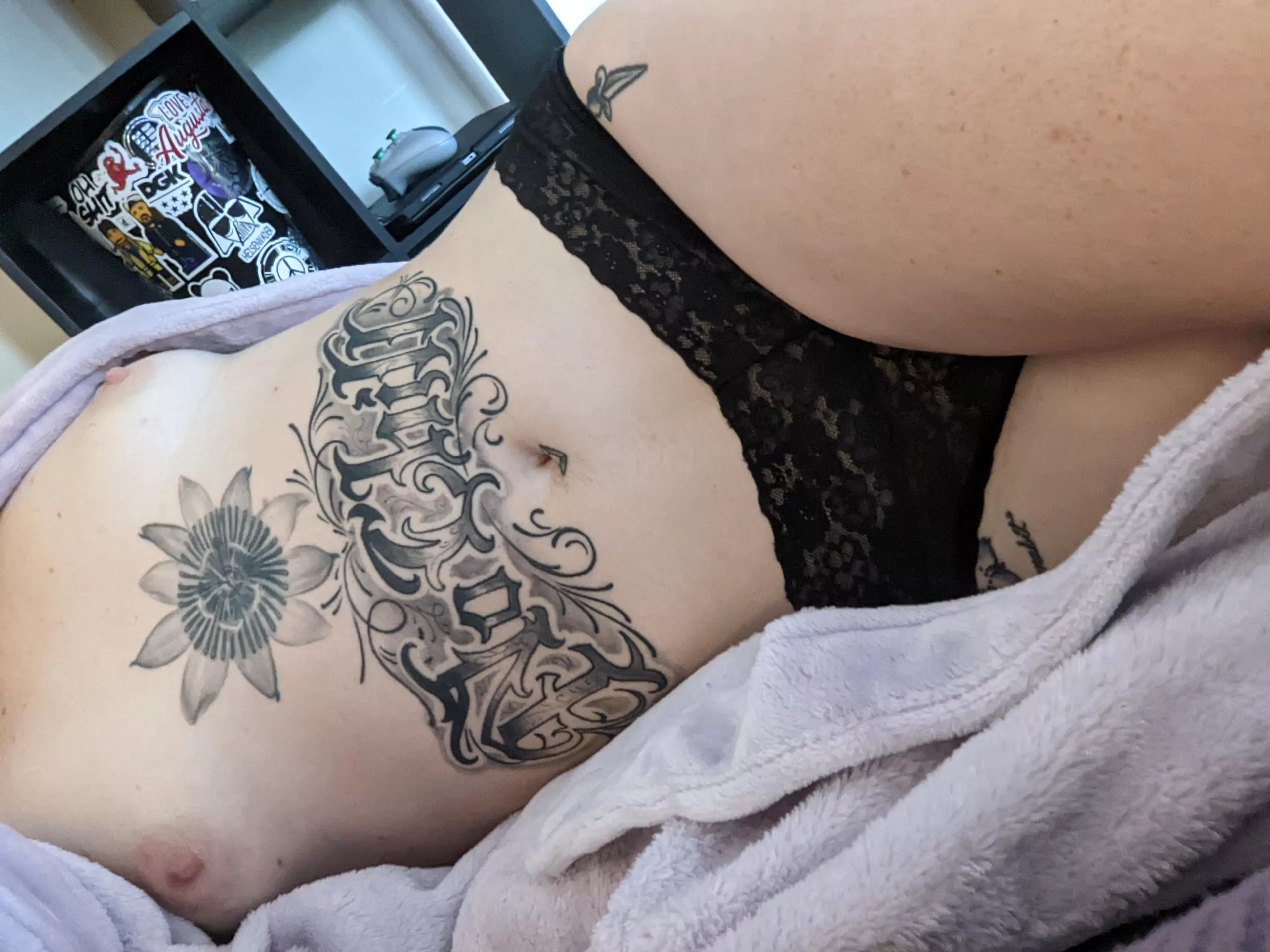 Anyone looking for a tattooed switch to play with?