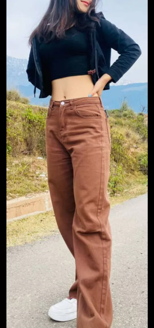 Anyone wanna degrade and jerk off to this petite slut !? dm for more