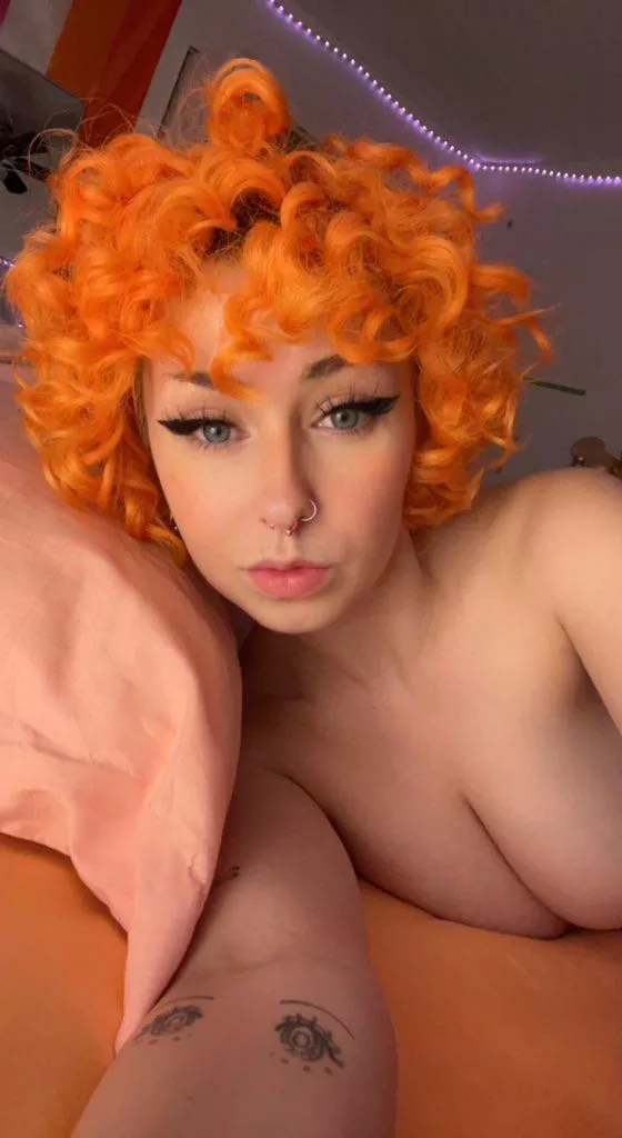 Bright orange curls 😘