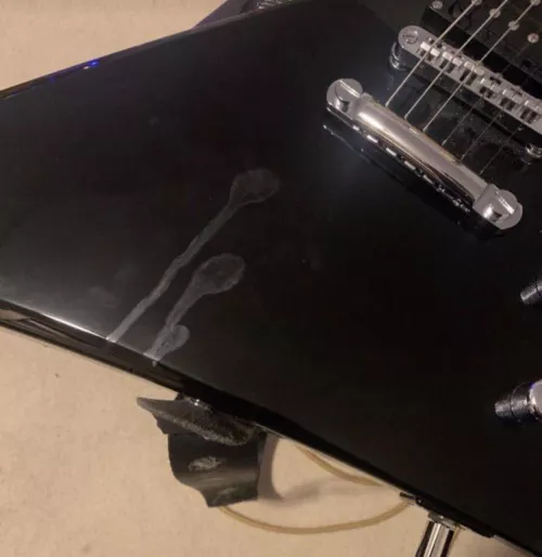 [Challenge] Cum on a electric guitar