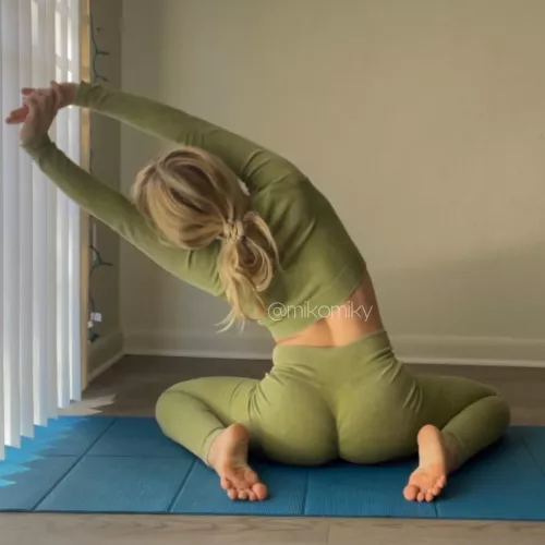 Come stretch me open👅🍑