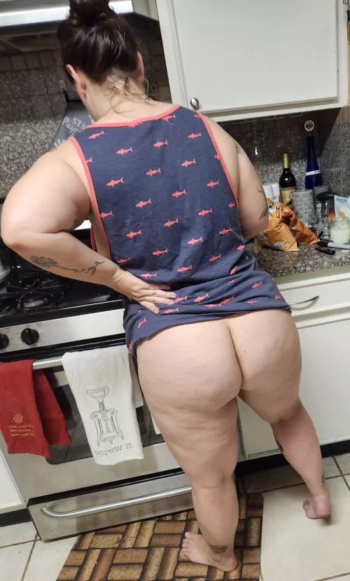 Cum grab my perky fat ass while I make you breakfast.