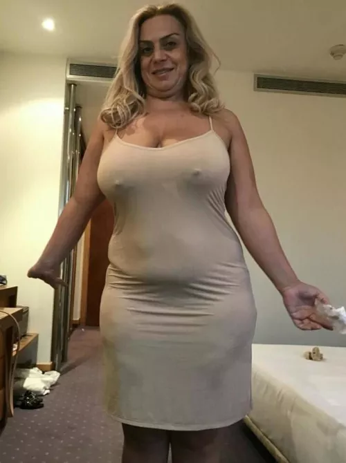 Does this dress enhance my curves