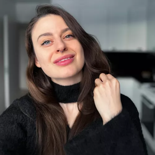 Eastern European x Iraqi with green eyes for some reason 😅