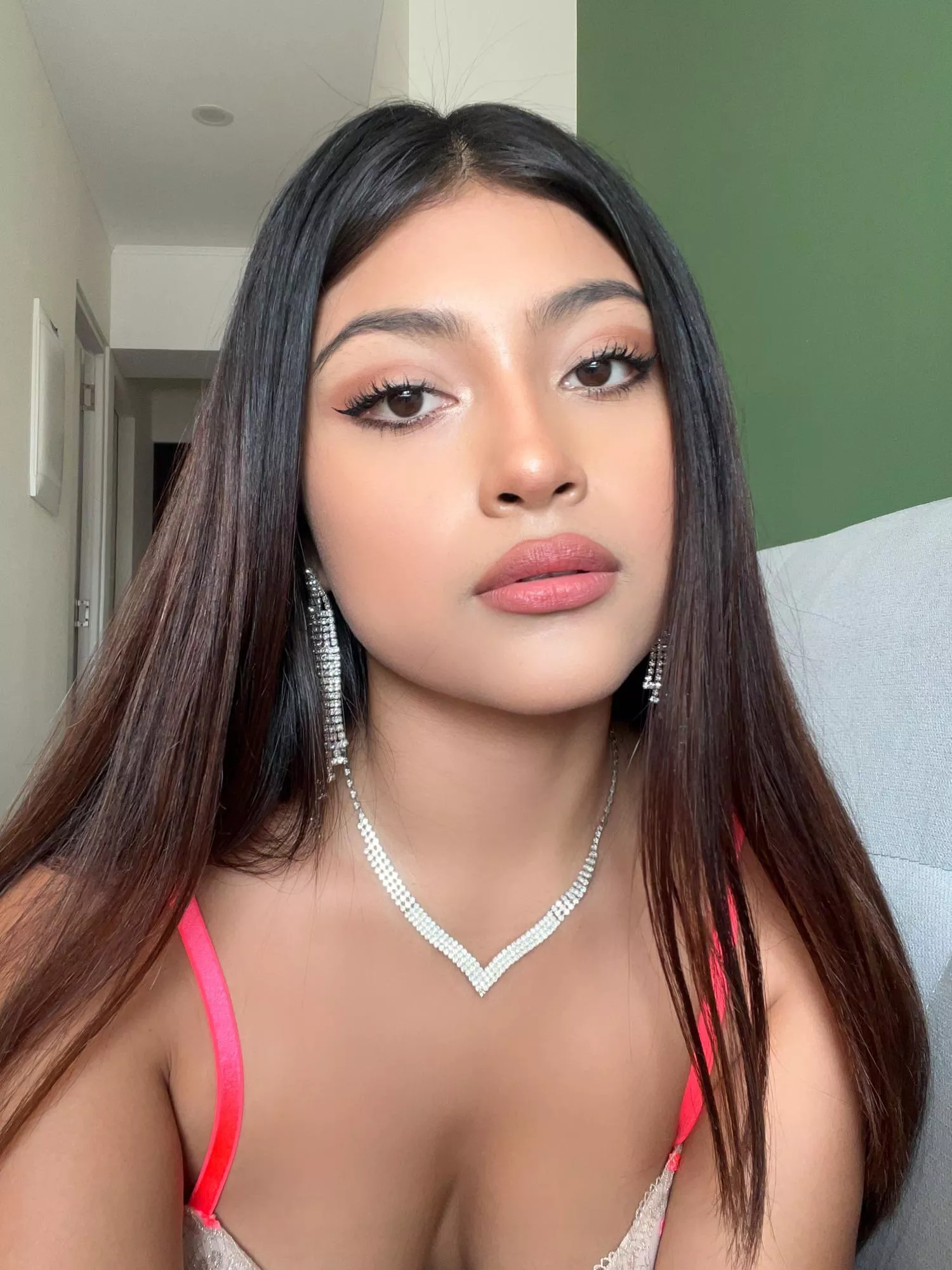 Feeling cute 🤭 [f]