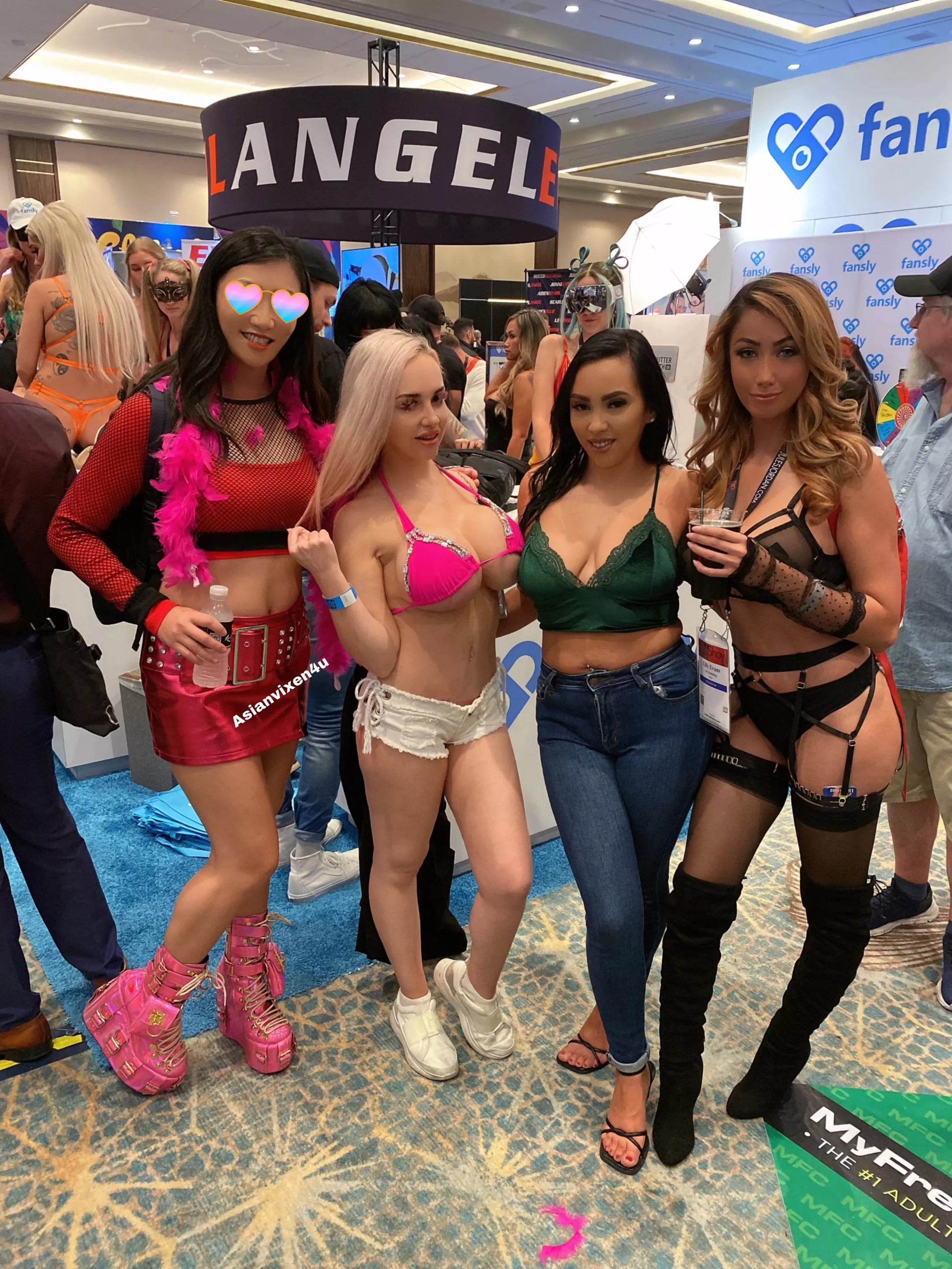 Four girls at AVN [4]